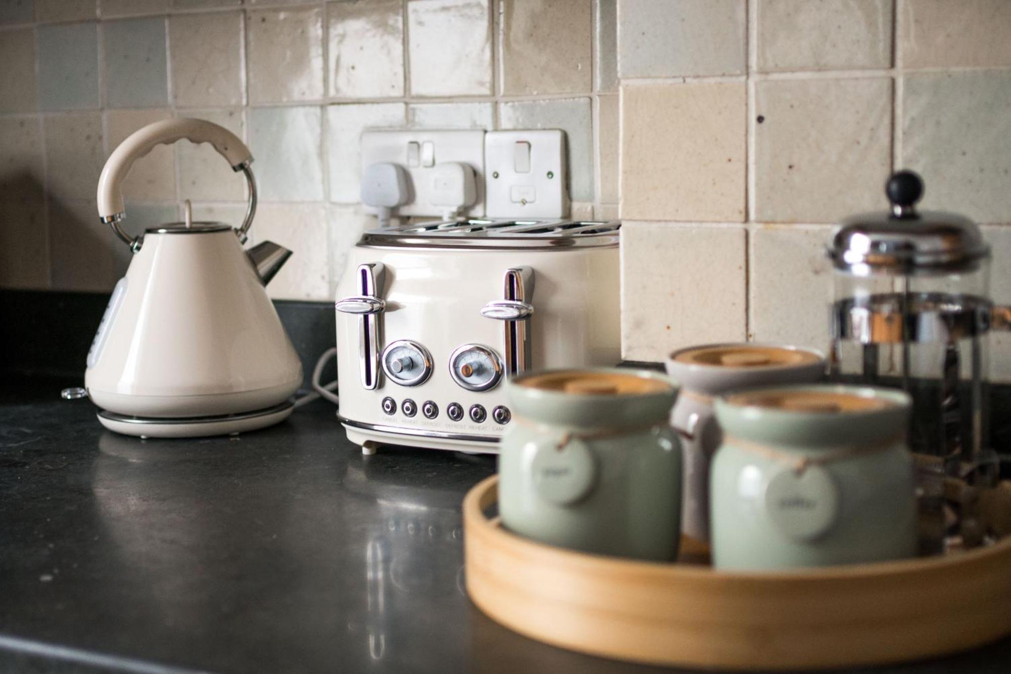 Charming Fulham Spacious With Modern Touches